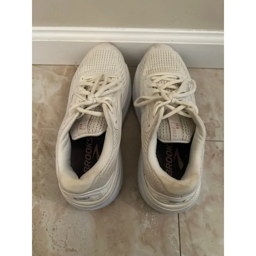 Brooks Ghost Max 2 Coconut Milk Cream Sneaker W10 Athleisure Comfort Workout